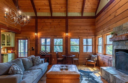 Vilas Cabina | Cozy Mountain Cottage - Relax in picturesque Northwest Watauga County!