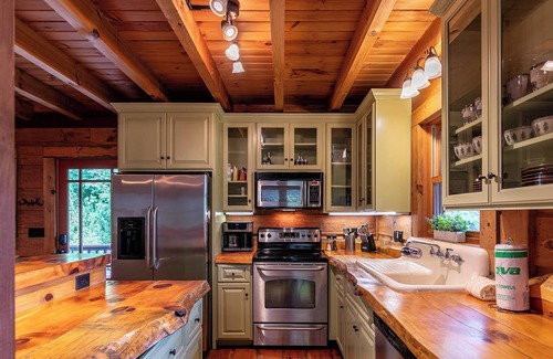 Vilas Cabina | Cozy Mountain Cottage - Relax in picturesque Northwest Watauga County!