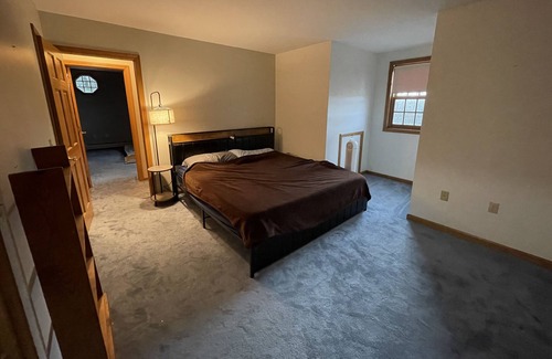North Clarendon Casa | Cozy Mountain Cottage perfect for ski weekend. Pet Friendly!