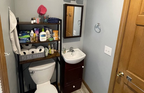 North Clarendon Casa | Cozy Mountain Cottage perfect for ski weekend. Pet Friendly!