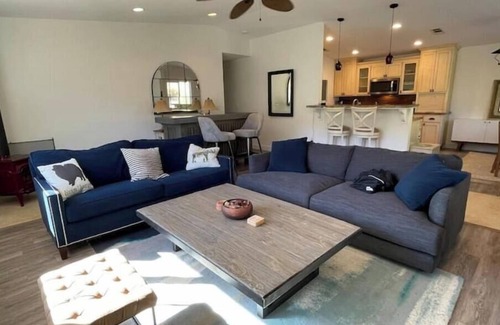 Mariposa Casa | Cozy Mountain & Creekside Haven near Yosemite