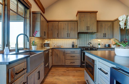 Sisters Casa | Cozy Mountain Escape Home with Amazing Views! Pool-Hot tub