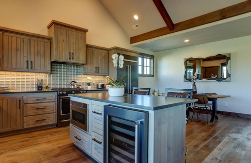Sisters Casa | Cozy Mountain Escape Home with Amazing Views! Pool-Hot tub
