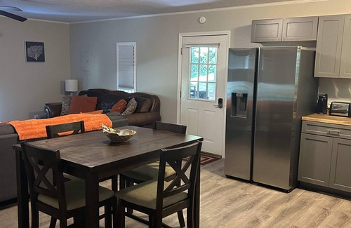 Skyland Apartamento | ¡NUEVO! Capacidad 4 - APT sobre garaje - South Asheville