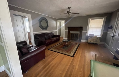 Jefferson Otro | Cozy mountain home close to the New River, Blue Ridge Parkway and ski slopes.