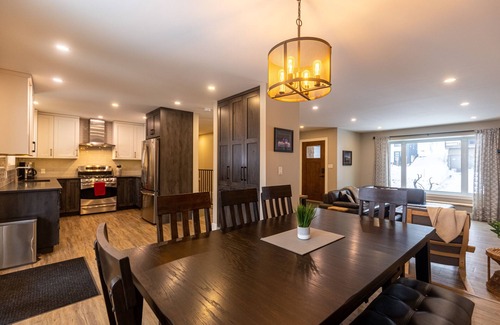 East Kootenay Casa | Cozy mountain home with hot tub, backing onto trails and the river(pet-friendly)