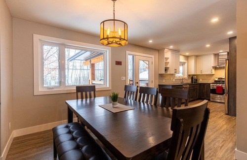 East Kootenay Casa | Cozy mountain home with hot tub, backing onto trails and the river(pet-friendly)