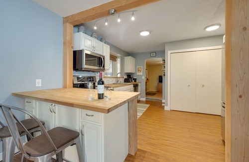 Loveland Casa | Cozy Mountain Retreat in Downtown With Hot Tub and Bikes