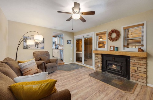 Loveland Casa | Cozy Mountain Retreat in Downtown With Hot Tub and Bikes