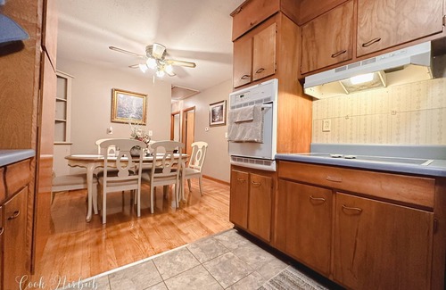Midway Casa | Cozy Mountain Retreat:The Ultimate WV Getaway w/ large hot tub on spacious porch