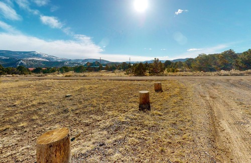 Alpine Village Casa | Cozy mountain-view cabin with fireplace, washer/dryer, and WiFi - dogs OK