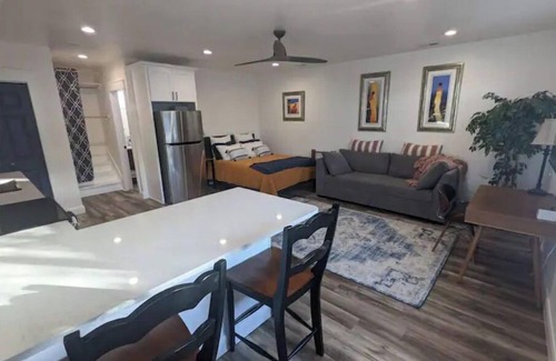 Herriman Apartamento | Cozy Mountain-View Haven / Full Kitchen / Hot Tub / Easy SLC & Ski Access