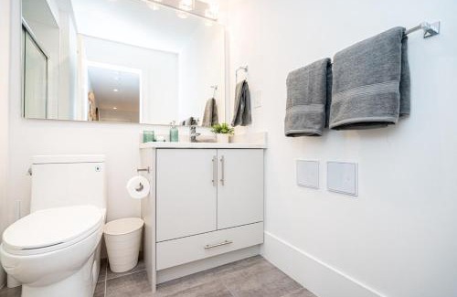 Burnaby Apartamento | Cozy Mountain View Suite with Parking and Floor Heating for 4