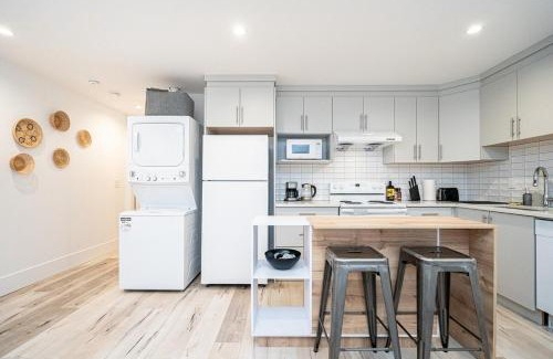 Burnaby Apartamento | Cozy Mountain View Suite with Parking and Floor Heating for 4