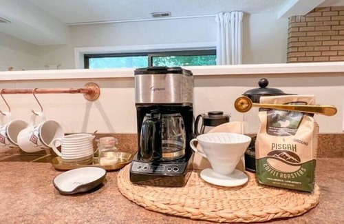 Hendersonville Apartamento | Cozy mountaintop retreat close to downtown. Pet friendly!
