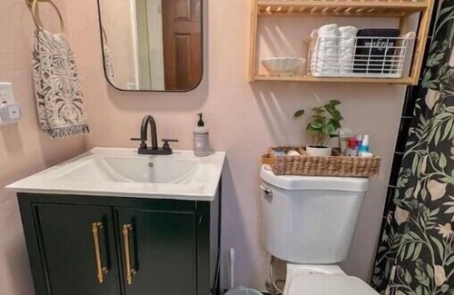 Hendersonville Apartamento | Cozy mountaintop retreat close to downtown. Pet friendly!