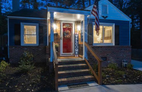 Terry Sanford Casa | Cozy Movie Room and King Size Bed