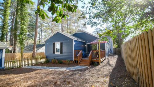 Terry Sanford Casa | Cozy Movie Room and King Size Bed