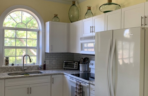Central Myrtle Beach Condominio | Cozy Myrtle Beach Retreat: 5 Pools access & On-Site Golf! Only 1 mile to Beach!