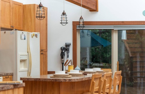 Central Lake Casa | Cozy, Nature perfect retreat, family or group get togethers!