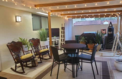 Country Club Casa | Cozy, neat and centrally located 1-bedroom town home