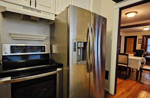 Birmingham Casa | Cozy Nest - a Charming 3-bedroom house in vibrant Birmingham with WiFi