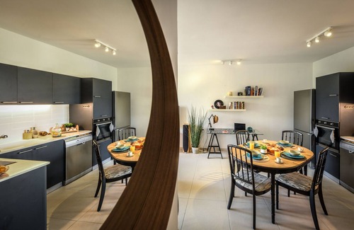 Haifa Apartamento | Cozy Nest Apartment with balcony