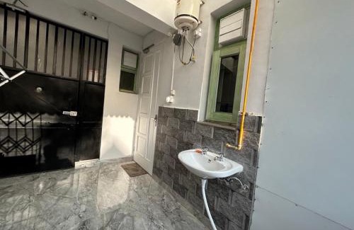 Chandigarh Apartamento | Cozy Nest - Garden Facing Apartment with Kitchen