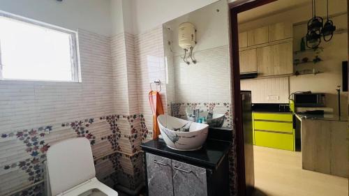 Kolkata Apartamento | Cozy nest with sky view