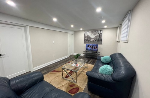 Welland Casa | Cozy new 2-bedroom basement apartment close to the canal in Welland with WiFi