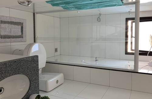 Farolandia Apartamento | Acogedor apartamento nuevo de 3/4 con aire acondicionado en todas las habitaciones.