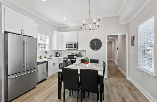 Tulane - Gravier Casa | Cozy New 5BR Home w Firepit Near Caesars Superdome