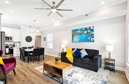 Tulane - Gravier Casa | Cozy New 5BR Home w Firepit Near Caesars Superdome
