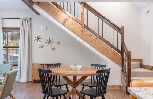 Hollister Casa | Cozy New Cabin w Free Local Attraction Tickets-Private Hot Tub- Community Indoor Pool
