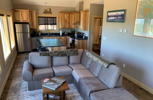 Georgetown Casa | Cozy new mountain guesthouse with epic view of Georgetown Lake and Pintler Range