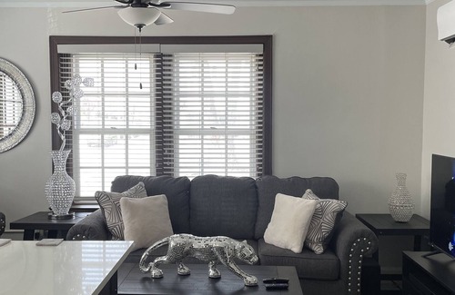 Hanover Place Apartamento | Cozy Newly Remodeled Beautiful Apt In the Heart of Westport