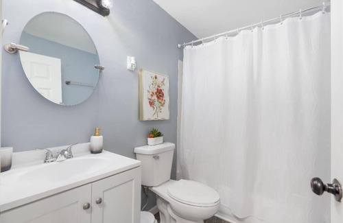 Peoria Apartamento | Cozy Newly Renovated 2BR-1BA/Entire Unit/3 to 6mins from OSF St Francis