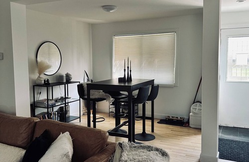 Southwest Calgary Casa | Cozy newly renovated home close to downtown in safe area of Killarney/Altadore.