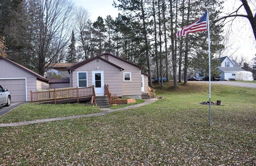 Laona Casa | Cozy Nothwoods home next to ATV/Snowmobile trails