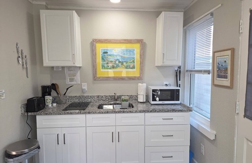 Carrollwood Apartamento | Cozy Oak House 1-bedroom Apt in amazing Tampa. Max 2 adults+ 25 Yrs old