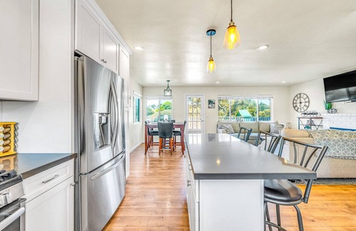Del Rey Oaks Casa | Cozy Oaks - A Coastal Getaway With Idyllic Scenery!