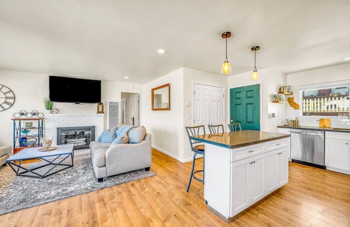 Del Rey Oaks Casa | Cozy Oaks - A Coastal Getaway With Idyllic Scenery!