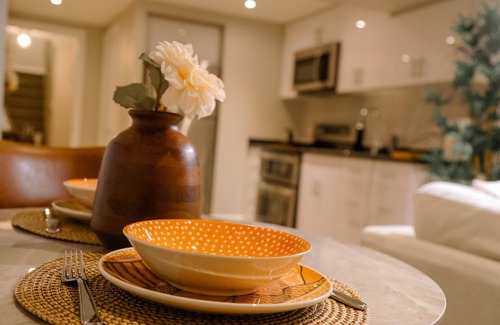 Oakville Casa | Cozy Oakville 1- Bedroom studio apt w/ private entrance/kitchen/wi-fi/parking