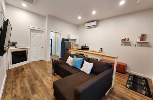 Belleville Casa | Cozy Oasis Guesthome in Belleville