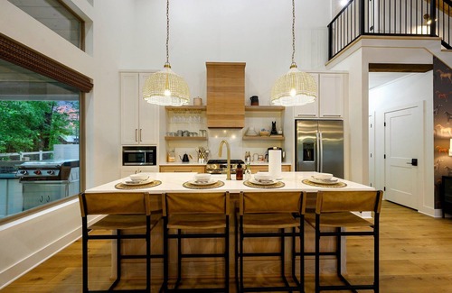 Broken Bow Cabina | Luxe Summer Stay I Pool · Style · Comfort