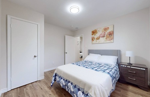 Durham Region Casa | Cozy Oasis in Oshawa! Spacious 3-bedroom, 1-bathroom apartment.