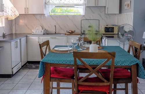 Roseau Apartamento | Cozy Oasis-Near Ferry, Convenient,Affordable