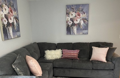 Auburn Hills Apartamento | Cozy Oasis with King bed / Close to Great Lakes outlet