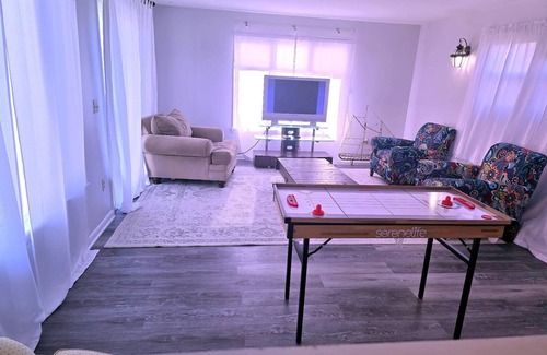 Groton Condominio | Cozy Ocean Breeze Retreat in a serene beach community in Groton, CT.
