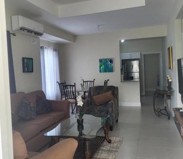 Lucea Casa | Cozy Ocean Home Jamaica